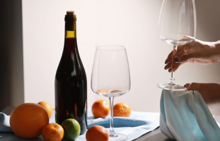 Kaip išvalyti vyno taures, kad jos spindėtų? Efektyvūs būdai ir priemonės