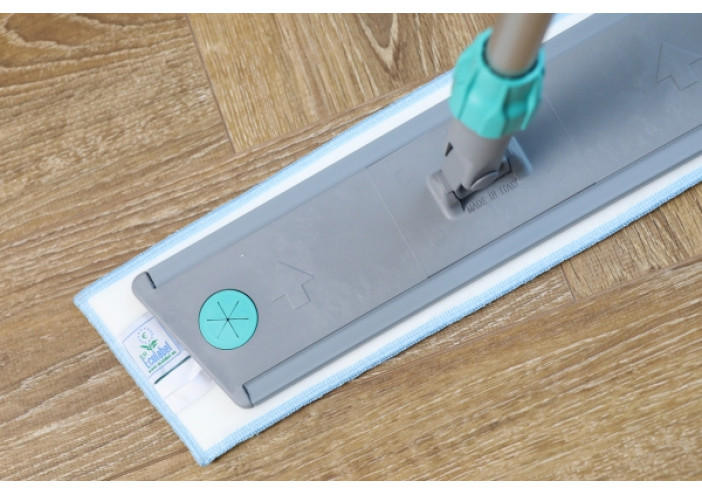 Kaip išsirinkti tinkamą grindų valiklį? Skirtingų dangų priežiūros gidas.