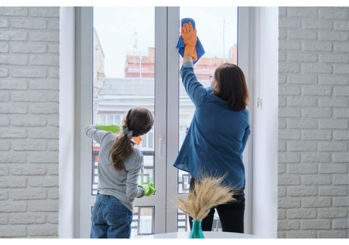 Kaip palaikyti švarą namuose, kai turite vaikų? Praktiniai ir saugūs sprendimai